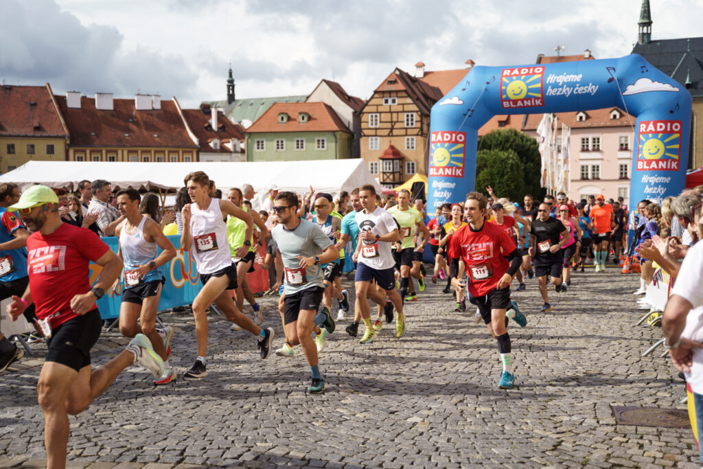 3, 2, 1… start! Valdštejnova desítka 2024 je tady a my pro vás máme poslední důležité informace před startem.